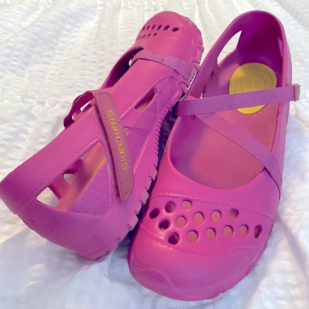 Skechers Strappy Slip-On - Picture 2 of 3